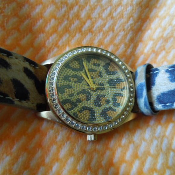 Guess Goldtone and Swarovsky Leopard Print Watch - Picture 1 of 5